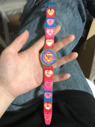 swatch中古表 很爱很爱 爱心好漂亮 换了新的电池也走针 下次继续买买买 虽然有点小瑕疵 不影响它的美丽