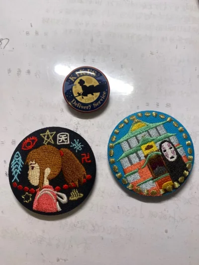 好喜欢刺绣吧唧哦！！！一直在寻找好看的刺绣吧唧，谢谢挖煤姬大人又让我找到了一波～这是我第一次没被税（哈哈哈哈哈哈我心里全是泪）是我太蠢了嘛！