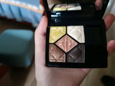 收到好多漂亮眼影