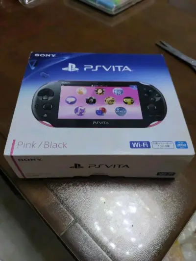 psvita-2000黑红限定，机子特别好看，雅虎日拍上淘的，卖家描述真实，真的很不错，价格特别划算！