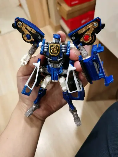 挖煤姬海淘终于搞到了一直想要的马赫警报，价格还能接受。毕竟这个版本的配色比较稀有，都是在日拍上买的，包装十分结实，盒子里里外外都有独立包装，整体还打包一层才放入纸箱，收到没有任何问题，好评，期待下次购物。