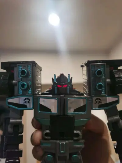 挖煤姬海淘继续收集汽车人战记的老物，整体都不错，成色不错，电镀闪亮，包装十分结实，海运的时效也算很快，纸箱外面还加固了一层，整体非常结实，收到没有任何问题，好评，期待下次购物。