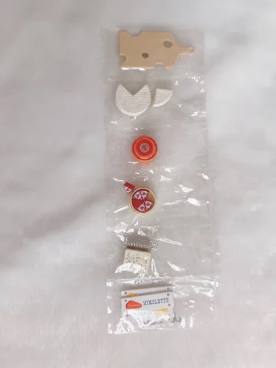 第四十七箱顺利到达 芝士达人就是我 砧板都是芝士的形状特别喜欢 还收到了心爱的小兔子和柜子 附带的mini小车车巨可爱 蓝色小兔子等了好久终于入到了 心愿清单又实现一组开心