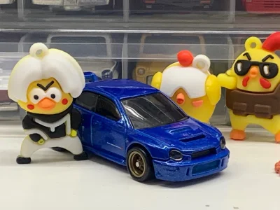 风火轮汽车文化甜甜圈里面的虫眼翼豹，现在原包市场价大概200了，煤炉看到100左右的散车果断拿下，一次买了两，没办法，就是喜欢，翼豹就得蓝色配金轮，好看的雅痞！无论是虫眼还是22b还是sti怎么看怎么好看，也许这就是真爱吧！