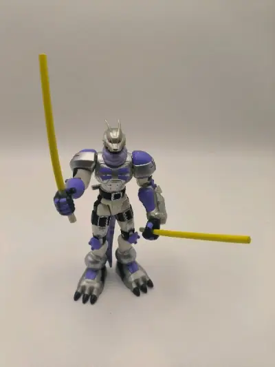 今天收到数码宝贝模型玩具，数码宝贝野狼兽玩具，这款玩具有联动，太好玩了，哈哈，我能玩一天，很喜欢的一小只。