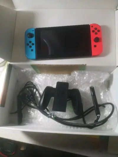 雅虎上拍到的，算上运费的话，感觉价格也比国内的便宜，就是只能走海运，等待的时间有点长，从拍下到收到货要32天。收到货后拆开发现机子还是挺新的，开机试了一下，按键触摸等功能都正常，还是挺不错的一次海淘体验。