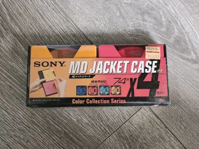 终于收到啦！因为在上海的缘故所以速度挺快的！五天就收到了！全新的MD三很赞！还是限量版的全新未拆封哦！喜欢的！索尼末代MD机皇MZ-RH1实在太棒了！经典中的经典！其余的三张空白盘成色也喊好新！这又是一场愉快的挖煤姬购物体验啊！我会一直关注的哈?