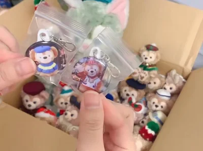 托尼s实在是太软太可爱啦！居然s公仔也可以走ep太惊喜了！每次都好多只崽崽一起发，开箱的时候太满足了！樱花妹还送了两个小牌牌，合单的时候也一起给我放进来了，感恩！