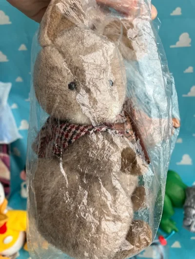 今天收到的一箱，外箱完整干净无压坏，箱子比较大，物品比较多。箱内泡泡纸塞很满，保护到位，物品无受损。