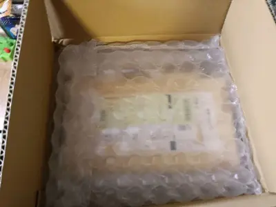 我心心念念的塞尔达卡带终于到了！为了A点特典吧唧自己海淘的，吧唧很大很好看，这个包裹就一个卡带而且很轻所以海关也很快