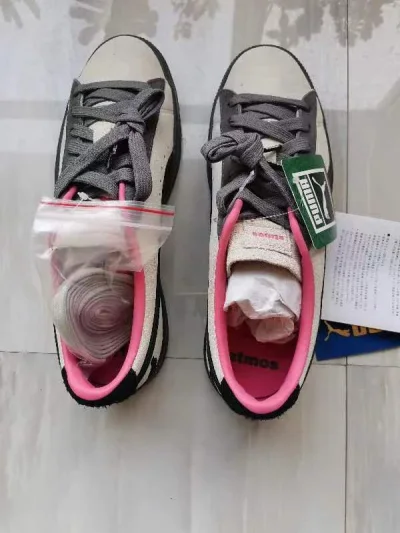 外观很好看，颜值很高，穿上后也很好看。材质挺不错，不是那种不好的材质，皮质摸上去很柔软，有光泽度。穿上很舒适不磨脚挺透气的，尺码也刚刚好，皮质挺不错，