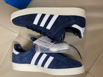 上脚真的很舒服也比想象中厚款式时尚好搭配价格而且特别实在鞋底挺软的什么的都好搭配主要外形还美观性价比之王鞋子很轻巧尺码推荐尺码也标准适合