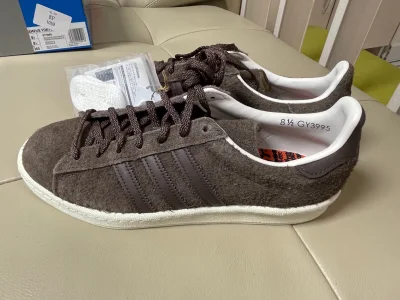 风格款式介绍颜色搭配很清新舒适度很舒服尺码推荐正常鞋底材质有点泡沫的感觉，走路会一点点一点点咯吱咯吱的声音，不使劲摩擦听不出来鞋面材质挺透气的风格款式介绍无色差，