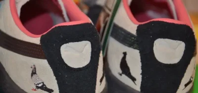 整体评价鞋子穿着很轻，关键是穿着走路不累脚,脚感不错,下次再入手别的颜色。,尺寸合适的跟描述的一样。太棒了,很满意的一个鞋子,很舒适,很轻柔。