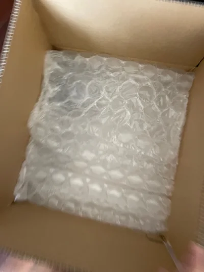 收到了心心念念的谷子，好开心，虽然没有额外加包装材料，还是用了很厚的泡沫纸包装，让人安心
下次会继续使用挖煤姬