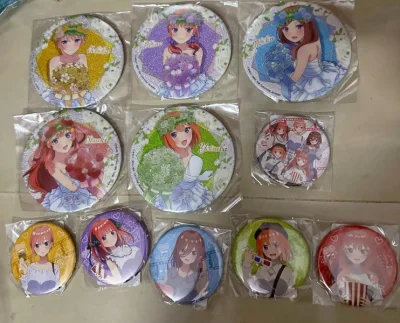 又是被税的一天，这次2箱一起到，吧唧那些都是全新未开的，不过有个立牌包装破了，找不到支架，不知道是不是合箱的时候掉出来，这点有点伤心