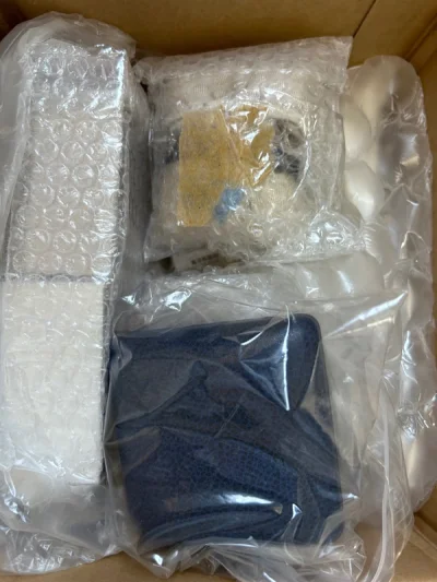 东西收到了，非常喜欢，在这里可以淘到许多梦寐以求的好东西，太感动了，呜呜呜?工作人员也非常负责任的，太开心啦嘻嘻