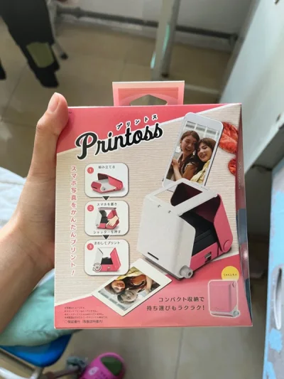 这次买了一个打印机，不需要电池。很轻松而且是全新的。还送了两包相纸 很划算。物流也很快，走
的ep 也没有被税。包装很好