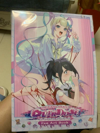 这次买了一些特典画册 还有35周年游戏掌机，这个也是越来越贵了，越来越少了，物以稀为贵，任天堂 梦想的乐园 还有我的超天酱 最美最绝佳的天使酱，