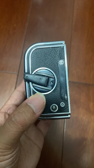 哈苏a12后背，成色实属一般，空测功能好的。康泰时45饼干头实惠成色还行。理光gr28，gv-2取景器，不错