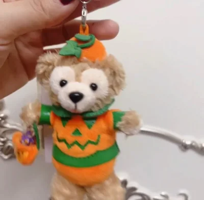 初代小南瓜太可爱了 还差一只南瓜大体就凑齐了 准备继续买买买 小脸包有好几只了 准备改一下帆布包 特别好看 大衣达菲也很好看 雪莉玫的大衣一直没买到