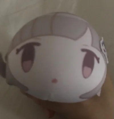 对这个什么团子挺好奇的，买来一看是个沙包？？。。
而且是很好笑的那种
这个七海有点像一个放大五官的表情包 真的很好笑哈哈哈哈哈哈哈哈哈哈
本来这次是冲着澪田的泳装杯垫去的 结果到手拿到这个团子笑得不行了 遂发