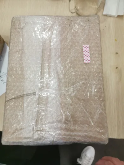 海淘了两张g团初回。从申请竹蜻蜓到收获才9天捏，比想象中的快，老妈从家里返过来的图，包装很薄，幸好没有磕碰什么的。早知道寄到学校来了。