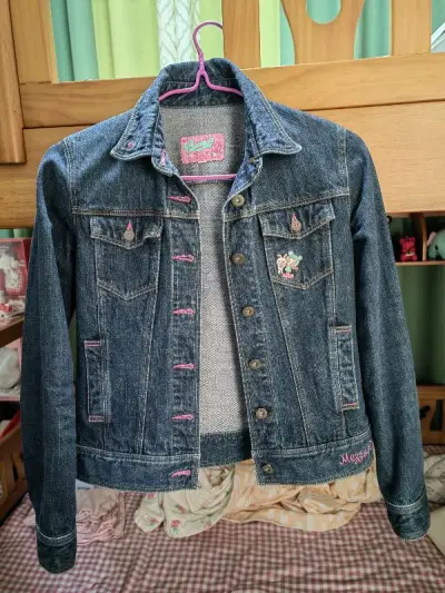 mezzo piano牛仔衣非常的不错，值得购买衣服质量也不错没有色差刺绣非常的漂亮，没有什么不好得地方