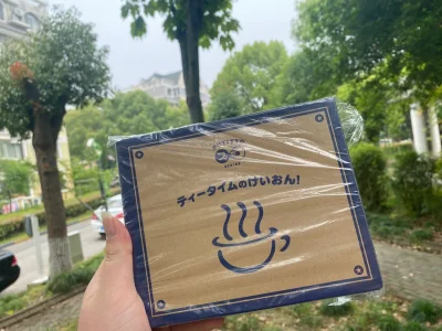 非常可爱的一套轻音少女小盒蛋，超级萌的一套！放在梓喵杯上的效果真的非常好看，价格也是很划算，而且竹蜻蜓的运费也很便宜！