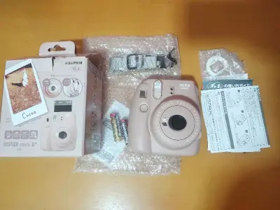 这次购买的是两台打印机与一台拍立得相机
质量非常不错，商店说是未检查，本来收到抱有坏的相机的打算，但其实都是好的，那台蓝色的不用电的打印机还赠送了8张相纸
便宜了很多，简直是挖到宝啦！