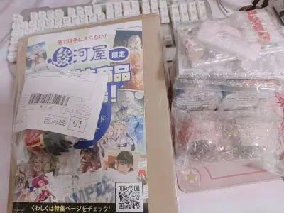 最近五月海关还挺严，连着三箱都不顺利，不过还是完好收到了。
在心情不好的时候收到谷子真的会被治愈，挖煤姬捆包还是很好，樱花妹的打包这次也没有不满意的地方。
非常喜欢。骏河屋的趴趴甚至排面很大，还有同捆硬纸板www甚至全新未拆有吊牌，好耶！