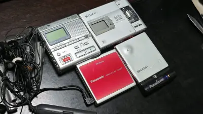 这一单有松下mr50，索尼mz-r50，还有ds8跟mj59，测试过后除了r50不能录歌，其他都能正常使用，很不错。