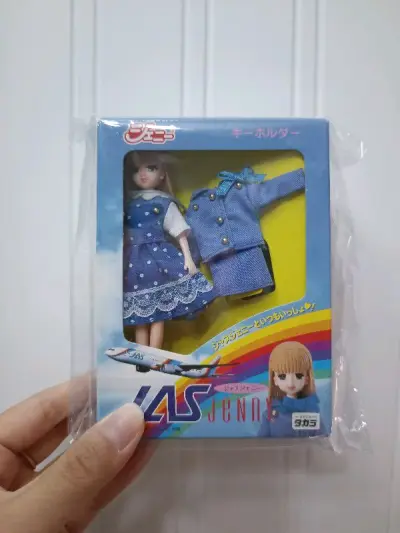 帮朋友买到了CD 我自己也买到了喜欢的挂件～包裹的超级好 塞了很多泡泡纸～因为CD价值略高 所以选择了EMS 速度超快 平安收到～