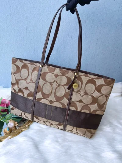 挖煤姬上挖到的宝贝们！太好看啦~~~包包们颜值高，成色好??深深爱上挖煤哈哈哈哈哈~姐妹们还在犹豫的快来加入啊~~~