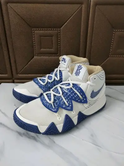 正品kyrie hybrid s2 白蓝 42.5 成色超新 鞋垫logo已磨损 鞋头小剐蹭 鞋底几乎全新 中底轻微褶皱 帅气 百搭 高颜值 高人气 很棒很赞很好