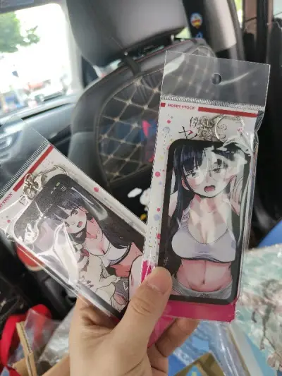 买了一些漫画的周边 国内没看到有卖的 发的ep只用了十几天就到国内了快递选的内加固 到货后没有碰到破损 非常好 购物体验非常棒 相信很快就会再次下单了 