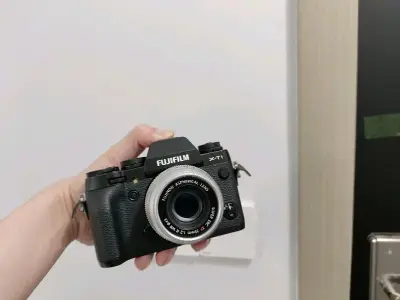 无意间刷到的这台富士xt1微单相机，成色非常新，作为富士旗舰型号，有着出色的做工和不俗的性能，非常感谢平台让我拥有富士