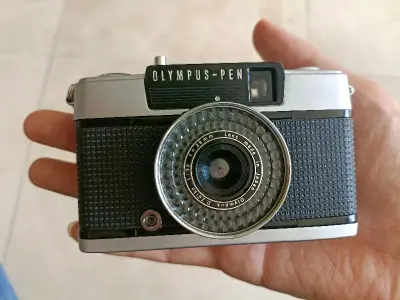 奥林巴斯pen ee3半格胶片相机，成色非常新，可惜有点小毛病，找师傅去修一下，总体来说还是很划算的，比闲鱼要便宜很多