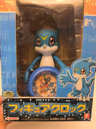 今天收到数码宝贝v仔兽钟表一个，太喜欢了，没想到还能淘到20年前的闹钟，这回再也不用担心会睡过头了，哈哈，本人很喜欢