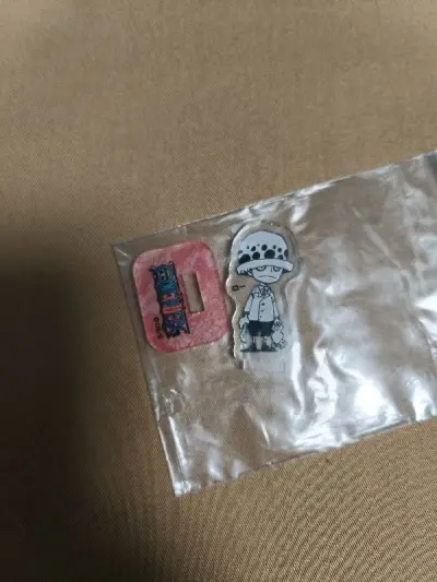 为了收藏切了一些复数谷！是海贼王的幼年迷你亚克力立牌！特别特别特别可爱，原画黑白幼年柄，一大情柄了属于是。顺便也切了张蓝波的闪卡，用竹蜻蜓运回来了，很顺利。
祝越来越好！