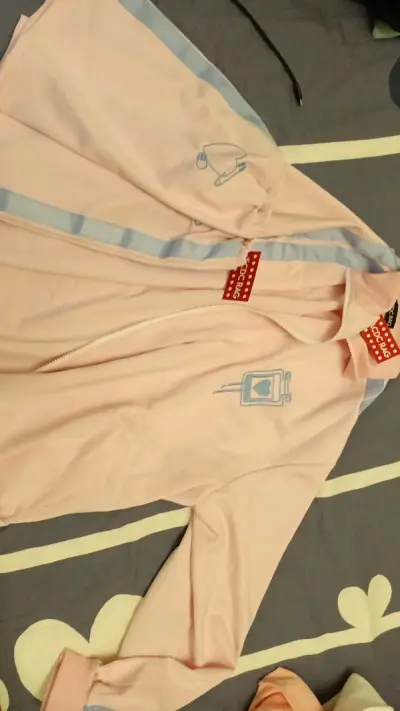 超喜欢！客服也好耐心！第一次海淘！买到了超喜欢的衣服！比在淘宝找代购便宜些ww东西都很棒！至少不是中国造的ww感觉还对得起这个价格！感谢挖煤姬！交易很方便快捷！也不需要到处翻译ww