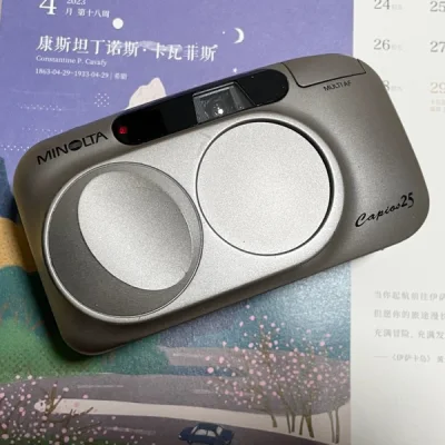 买了一条bbr的淡棕色长裤，好喜欢这条裤子！很有质感，而且成色很新。
还有一箱拆分的胶片机，成色很好唉，相机的正常使用率很高。
我真的蛮幸运的，不过我发现胶片机的日期功能很容易坏哦，日淘胶片机的小伙伴需要注意这一点，我无所谓啦，只要拍照功能正常就好了。