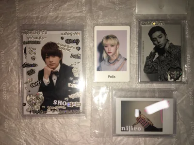 买了挺多sho和村上虹郎的东西 在国内能买到nijiro的东西就算是不容易了 感谢挖煤姬让我淘到中古明信片 就是被税了有点不爽。白日周菲价格美丽！
