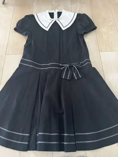 裙子和实物图一样好看！！！穿着很舒服也很可爱。物流什么的也很给力！物美价廉，速度很快，包装得也很用心。总之是一次非常愉快的购物体验！