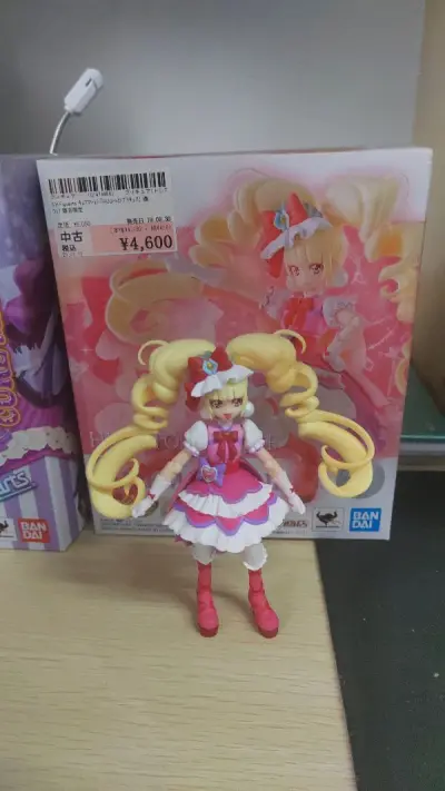 第四次购物了，东西也没问题，这次是甜点和拥抱光之美少女的shf和星闪的色纸，发的竹蜻蜓因为东西多竹蜻蜓比较便宜。运了将近半个月。东西都不错比较新