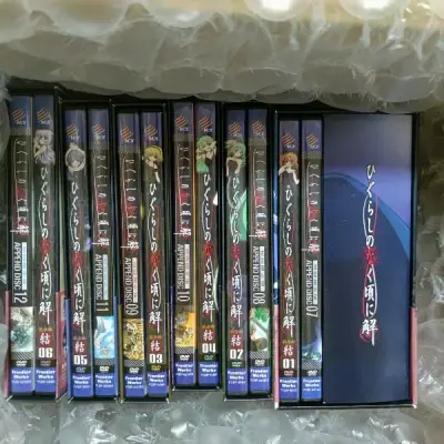 这一次大多数购买的商品也是和群友拼的!寒蝉解的DVD很好价状态也很不错，买来收藏用是很不错的选择!和群友拼拼既能拿到喜欢的那一卷还能一起分担国际!!!
寒蝉卡牌也是和群友拼的，状态都非常不错几乎无破损但是有一些小污渍，不过均单价一张几块钱我觉得算很好价了，卡牌的柄图...