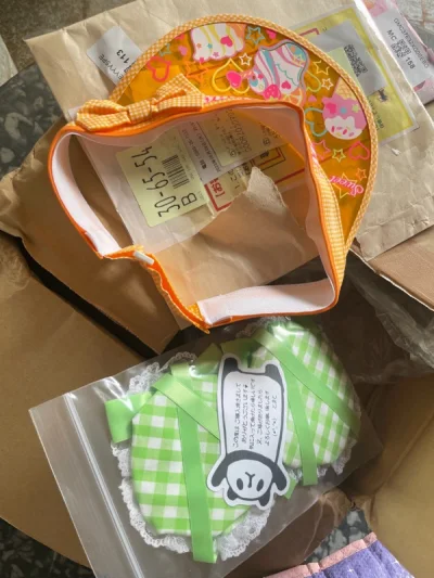 外包装非常好看 卖家很细心哦 我很喜欢 n次购物了就是这次被税了 不过收到物件还是很开心的  不枉我等了那么久?下次会下单