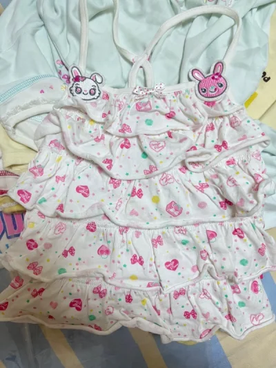 包装很完整，没有破损。迫不及待的拆开，发现完全超乎我的想象，快递很快，小哥很礼貌，多等了我几分钟也不介意，很满意的一次购物。