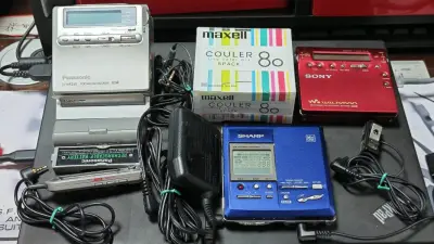 海运20天收到，日雅拍到的。松下240成色很不错，除了箱说其他配件都有，还带一包5张80分钟的万盛全新碟片，测试播放切歌正常。900接电源适配器测试正常，成色也不错。831成色可以，不过不读碟，看看更换齿轮能不能复活。这一单挺满意