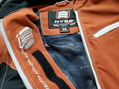 从日本到北京只要两天 然后海关卡个三五天就收到了 很不错的体验

买了件衣服款式和图片有点不一样 不过也一样好看